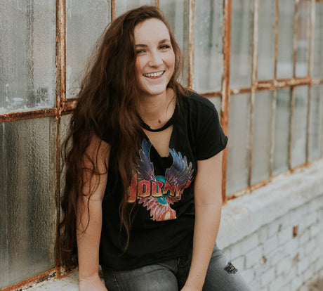 How to Distress a T-Shirt - Threadsy